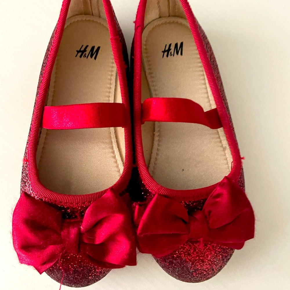Cute holiday red sparkle flats! Size 9 - worn twice. Like new!